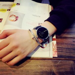 Novel Stylish Round Dial Watch