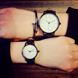 Concise Couple Round Dial Watch