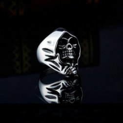 A god of death skulls punk ring