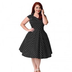 Plus size wave point posed dress with short sleeves