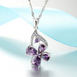 Fashion Crystal Charm Four Leaf Clover Pendant Necklace