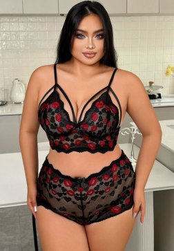 Plus Size Red Lips Embroidered Lace Lingerie Set